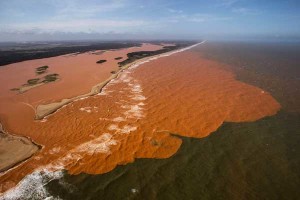 lama-oceano-rio-doce-estadao-conteudo