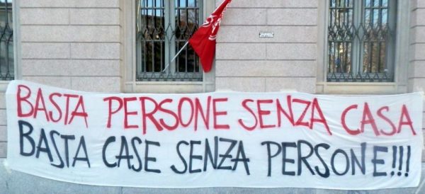 Le case impopolari: presidio contro la vendita di alloggi popolari di via dei Pepi. Video