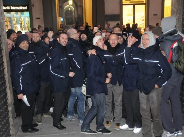 Con i lavoratori Ataf il 15M, lunedì rosso per il trasporto. Rosso perché sia pubblico