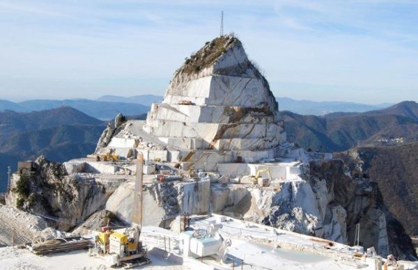 Alpi Apuane: devastazione ambientale e illegalità nelle cave, parola di Procuratore della Repubblica