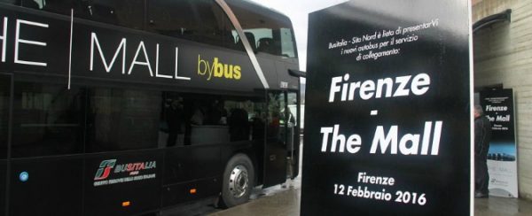 Another bus in The Mall. Firenze, Firenzi e lo shopping tourism