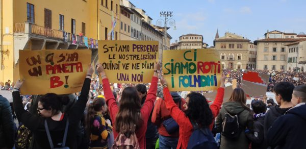 Clima, FFF Firenze: "Delusi da Rossi e Nardella. Giocano con il nostro futuro e non possiamo tollerarlo"