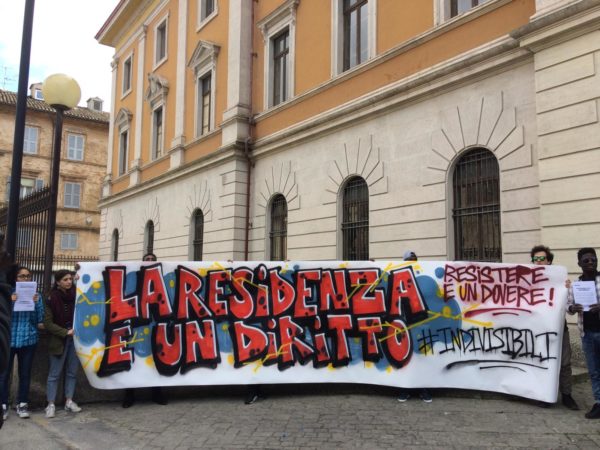Residenze, dal Ministero del Lavoro arriva la svolta: “L’iscrizione all’anagrafe è diritto soggettivo"
