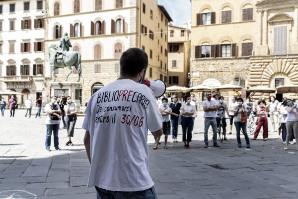 A Firenze biblioteche comunali aperte e bibliotecari in appalto a casa