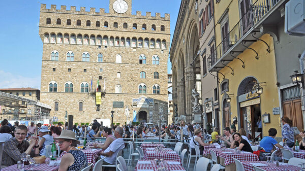 Nelle città del turismo, la resistenza creativa continua!