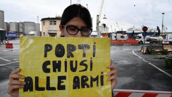 Solidarietà ai portuali di Genova