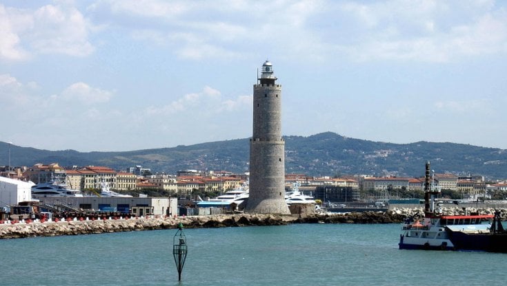 “Il porto di Livorno è ormai una giungla”, parlano lavoratori e sindacalisti