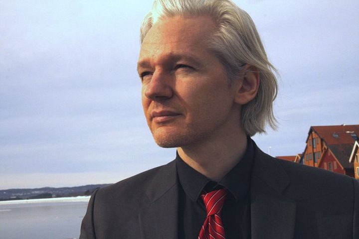 Julian Assange e quella strana idea che sia giusto secretare notizie sui crimini di guerra