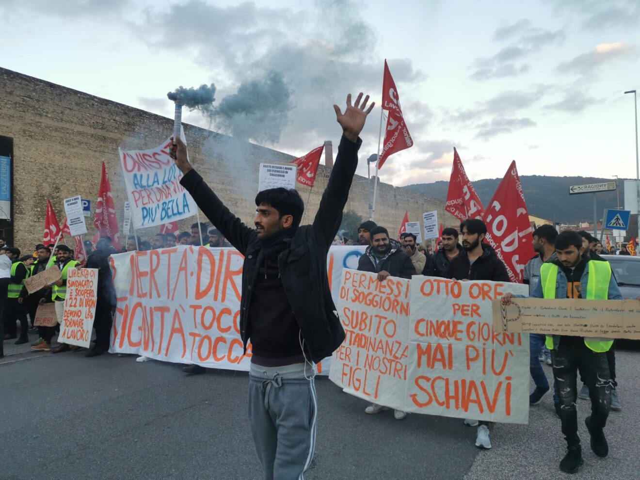 Cancellato uno dei due fogli di via ai Sì Cobas, le libertà sindacali vanno difese