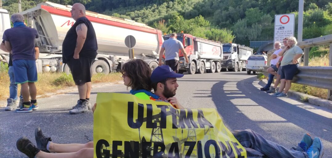 Ultima Generazione: riparte da zero il processo per il blocco della via delle cave sulle Apuane