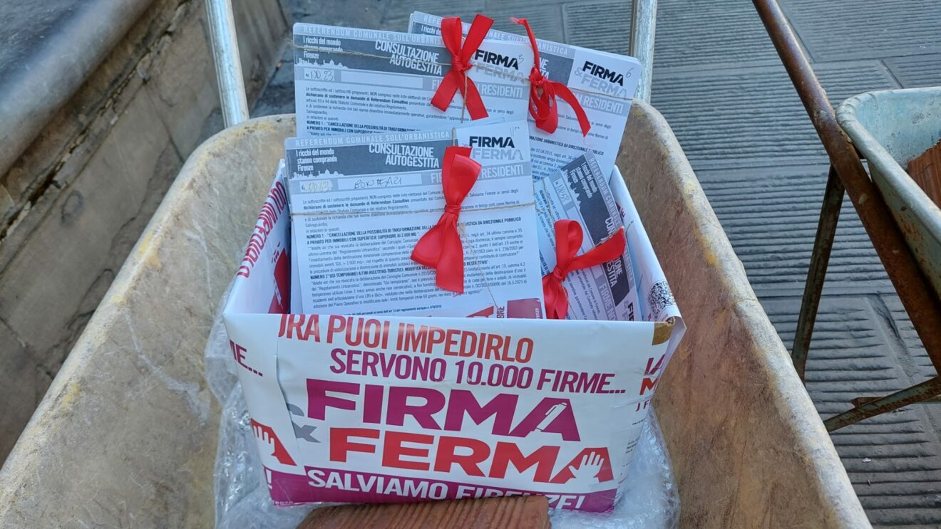 Salviamo Firenze: 11.283 firme. Volti mani e parole contro la speculazione urbanistica
