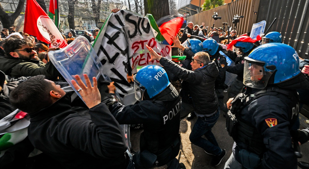 Genocidio in Palestina, bavagli in TV e manganelli per i manifestanti