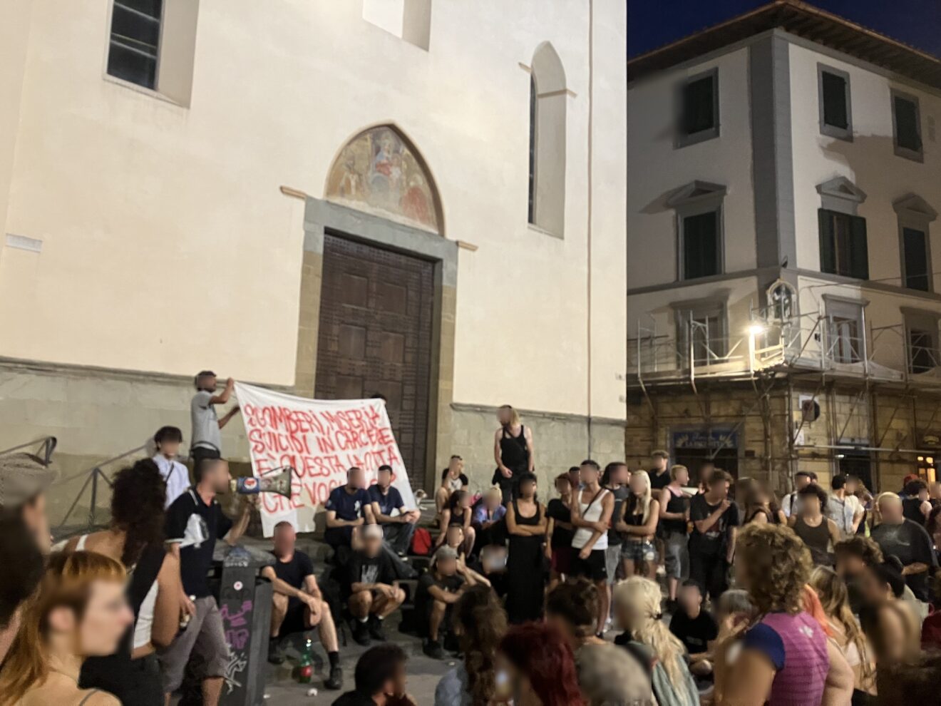 L’eco della reazione rumorosa allo sgombero di via Incontri e al suicidio di Fedi