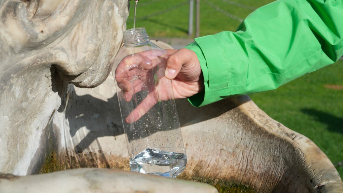 PFAS, arriva in Toscana la spedizione di Greenpeace ＂Acque senza veleni＂